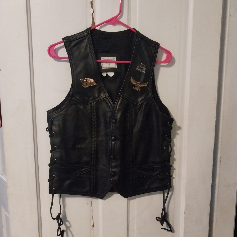 Size Small mint condition motorcycle vest pins included Steer brand